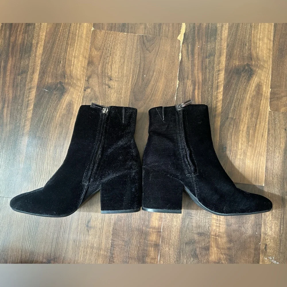 Kenneth Cole New York Black Velvet Ankle Boots | 6.5
